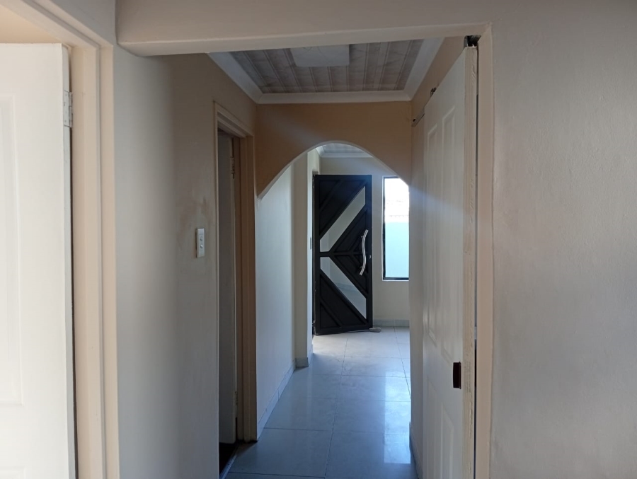 2 Bedroom Property for Sale in Mandela Park Western Cape